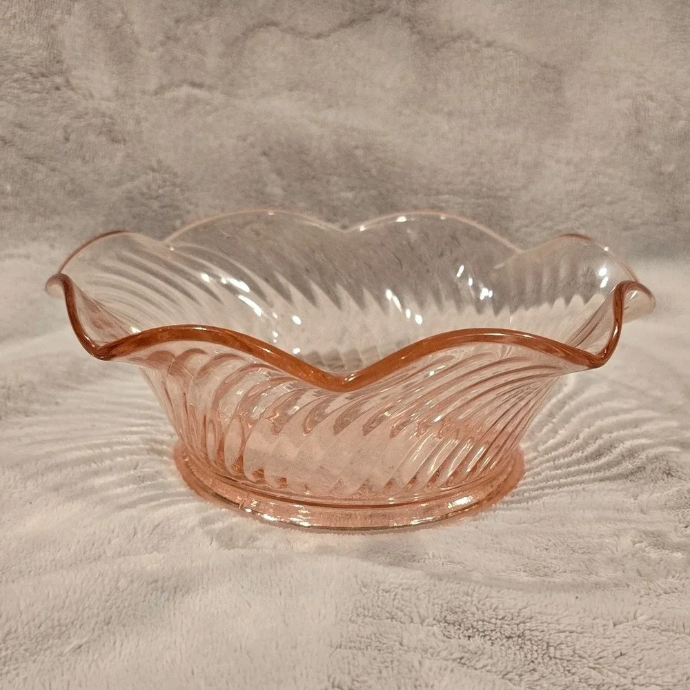 Vintage Imperial Pink Depression Twisted Optic Ruffled Bowl‎